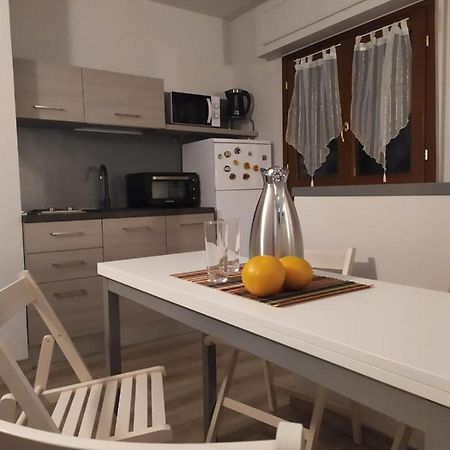 Appartamento In Villa Con Giardino A 300M Dal Lago Maggiore Castelletto sopra Ticino Bagian luar foto